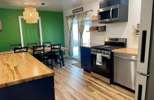 Alta Vista Area House | Charming Pet and family-friendly centrally located home in Arvada.