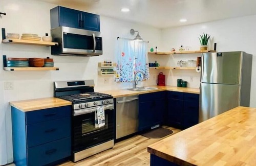 Alta Vista Area House | Charming Pet and family-friendly centrally located home in Arvada.