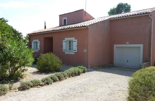 Sillans-la Cascade Villa | Charming pet friendly Provencal home with air con and outdoor heated pool