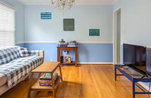 Weems House | Charming Pet Friendly 4-bedroom river view home with grill, in lovely Weems!