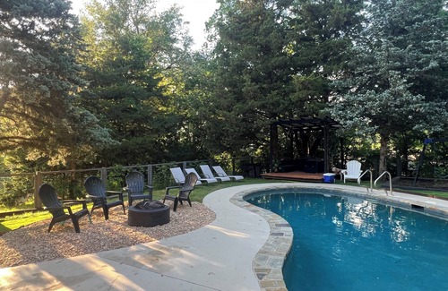 Broken Arrow House | Charming Pool House -Rose District - Broken Arrow
