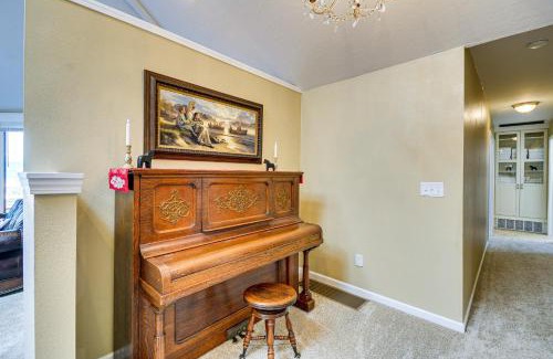 Poulsbo House | Charming Poulsbo Retreat Hood Canal Views!