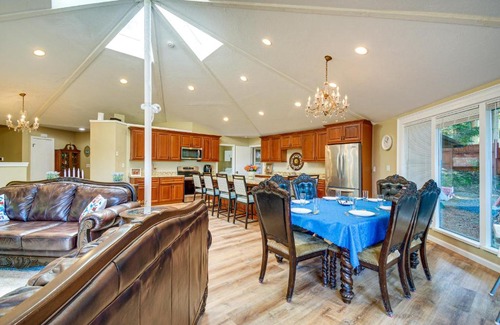 Poulsbo House | Charming Poulsbo Retreat Hood Canal Views!
