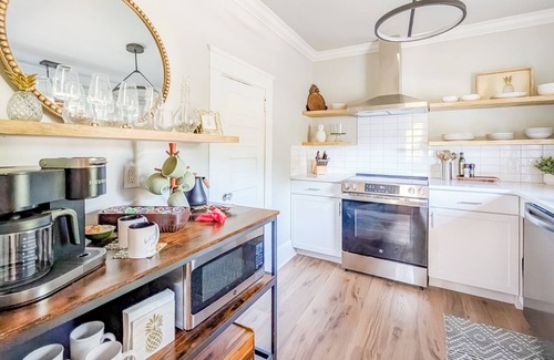Florence Apartment | Charming Private 2nd Floor Suite Downtown