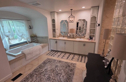 Broken Arrow House | Charming, Private 3-bedroom house in awesome Broken Arrow 31-Day minimum stay