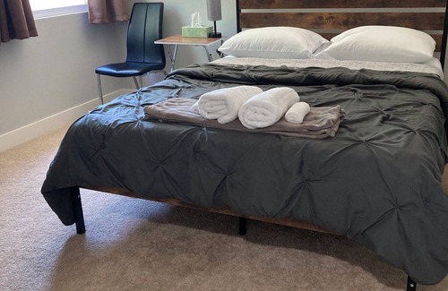 Los Angeles House | Charming private bedroom only/shared bathroom in LA