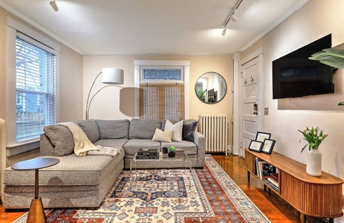 Top of the Hill Apartment | Charming private oasis downtown Newport