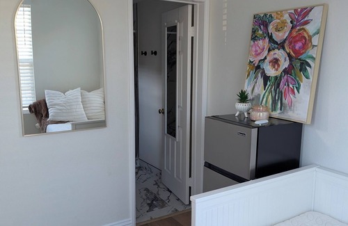 Oak Creek House | Charming private room with own entrance, AC, WiFi, Chromecast in Irvine