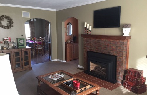 Homecroft House | Charming, quaint 2 bed/1BA bungalow 15 minutes from downtown Indy