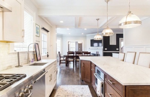 Medford House | Charming Queen Anne Victorian in Excellent Location, 3 bedrms, office, WIFI&More