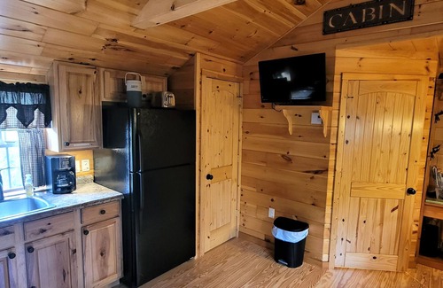 Confluence Cabin | Charming, quiet cabin with NEW private hot tub!