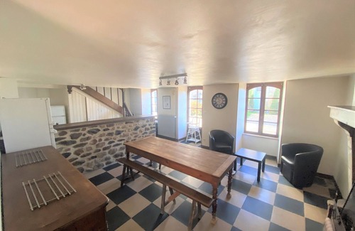 Longuefuye Cottage | Charming Relais de Chasse XVIII, heated indoor pool optional (Apr Oct)
