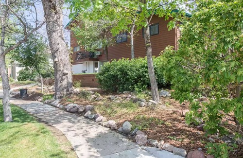 Flagstaff Condo | Charming, remodeled 2-bedroom condo with WiFi, AC in gorgeous Boulder