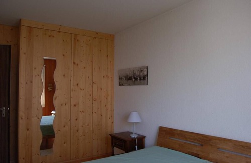 Noes Apartment | Charming renovated apartment with south-facing terrace