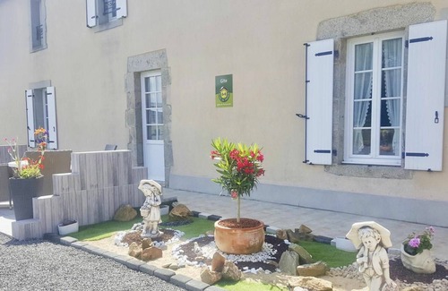 Brem Sur Mer Cottage | Charming Renovated Farmhouse: Terrace, BBQ, Near Private Lake, WiFi, Baby Equip.