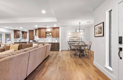 South Tulsa House | Charming & Renovated in S Tulsa Staycation or Long-Term Stays-Backs to Trails