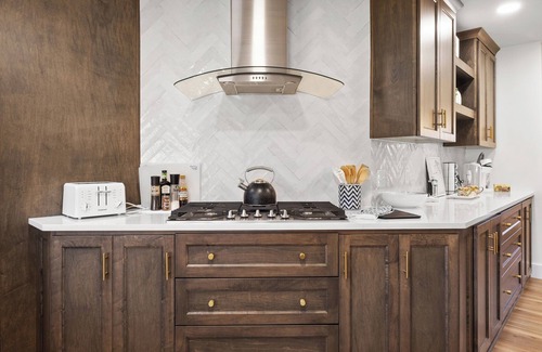 South Tulsa House | Charming & Renovated in S Tulsa Staycation or Long-Term Stays-Backs to Trails