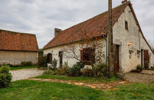Crucheray Cottage | Charming Restored House: Fireplace, Garden, Near Vendome, Sleeps 8