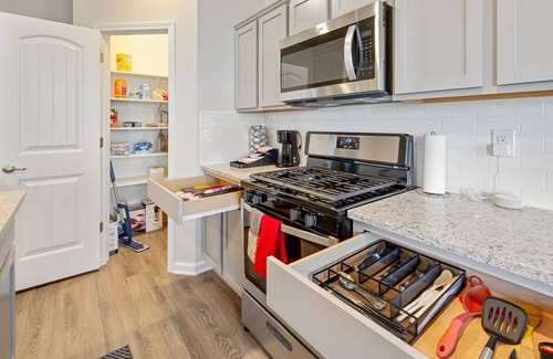 Slidell House | Charming Retreat 30 Minutes from Vibrant New Orleans - Ideal Short-Term Rental!