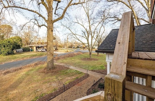 Albemarle Apartment | Charming Retro & Stylishly Updated Mid-Century Apartment Retreat Near Downtown