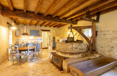 Conne-de-Labarde Cottage | "Charming Riverside Mill: Spacious Garden, Fishing Spot, Family-Friendly, Near Historic Sites"