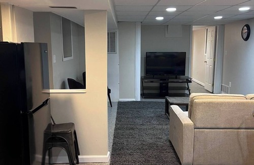 Coraopolis Apartment | Charming River Front 1-bedroom apartment in delightful Coraopolis with AC, WiFi