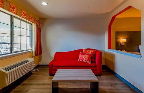 Sweet Home Hotel | Charming Room beside La Terraza Grill with Pool Access and Free Breakfast