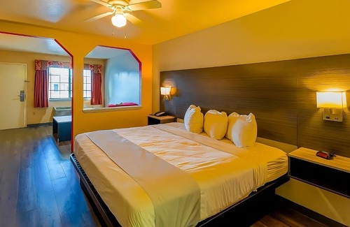 Sweet Home Hotel | Charming Room beside La Terraza Grill with Pool Access and Free Breakfast