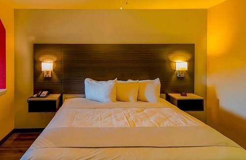 Sweet Home Hotel | Charming Room beside La Terraza Grill with Pool Access and Free Breakfast