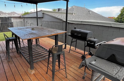 North Mountain House | Charming Room in a 3-bedroom house with Mountain View’s!