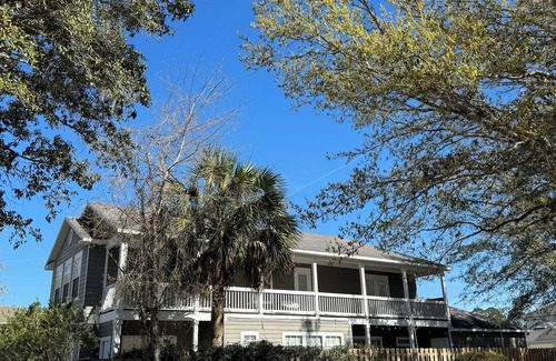 Gainesville House | Charming room in a stylish house at cool Gainesville with AC, WiFi