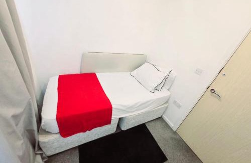 Oldham House | Charming Room, shared house