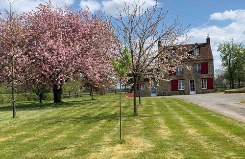 Menil-Gondouin Cottage | Charming rural house with garden, near hiking trails and lake in Normandy