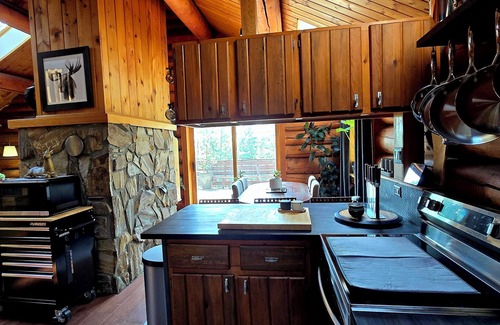 Fairbanks Cabin | Charming Rustic Log Cabin with Loft – Hillside Escape Near Downtown Fairbanks