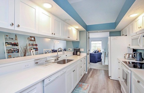 Sanibel House | Charming Sanibel Island Home Minutes From The Beach - Catch of the Day