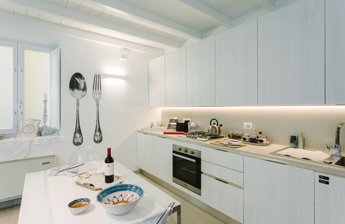 Ortigia Apartment | Charming Sea-View Hideaway in Ortigia. WiFi, Lift and 2 Bikes. Pet-friendly.