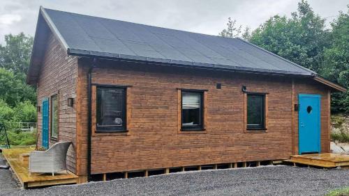Torjulvagen House | Charming Seaside Cabin In Tingvoll