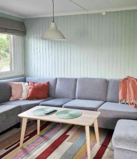 Torjulvagen House | Charming Seaside Cabin In Tingvoll