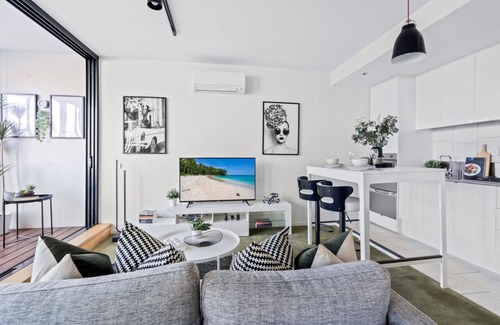 St Kilda Apartment | Charming Seaside Retreat
