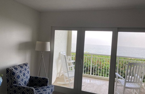 Jensen Beach Condo | Charming Short-Term 3-7 months 2-bedroom condo in marvelous Jensen Beach.