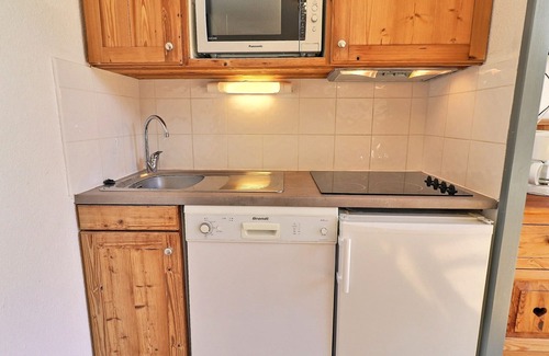 La Perriere Apartment | Charming Ski-In/Ski-Out Apartment in La Tania, Courchevel - Sleeps 4