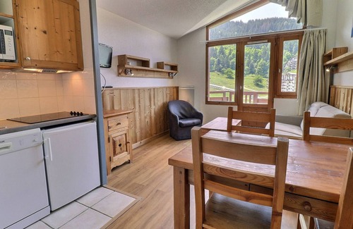 La Perriere Apartment | Charming Ski-In/Ski-Out Apartment in La Tania, Courchevel - Sleeps 4