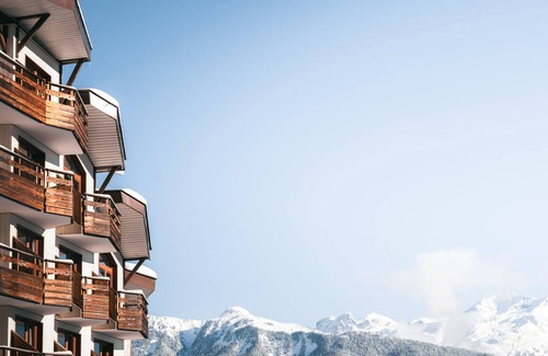 La Perriere Apartment | Charming Ski-In/Ski-Out Apartment in La Tania, Courchevel - Sleeps 4