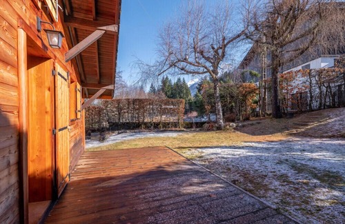 Les Bossons Ski Chalet | Charming small chalet with Aiguille du Midi view