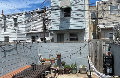 Whitman House | Charming South Philly House with yard, BBQ, art studio <3