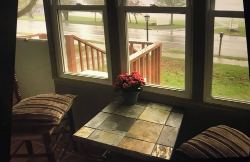 Burdett House | Charming "spa like" home with Hot Tub and Infrared Sauna