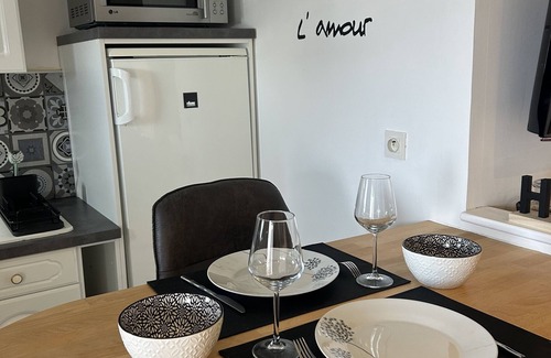 Etel Apartment | Charming spacious 1-room apartment, view of the ria, heated swimming pool in season, wifi