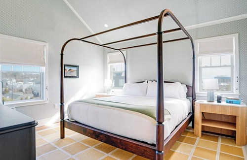 Hampton Bays Hotel | Charming, Stand-alone, Single-story Garden Cottage at Historic Canoe Place Inn