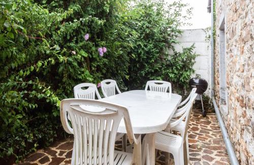 Le Mesnil House | Charming Stay in Viroinval, cleaning included