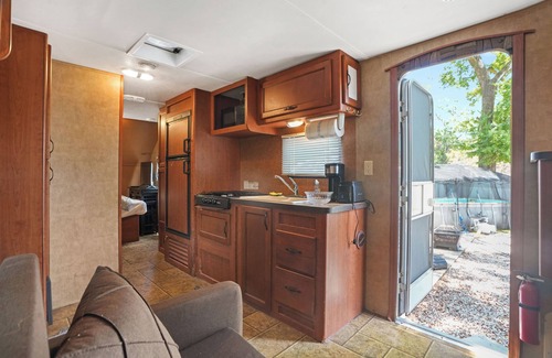 Old Seminole Heights Apartment | Charming Stay w/Pool & Grill